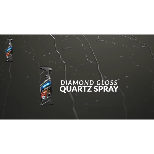 Butelka quick detailera kwarcowego TENZI Detailer Quartz Spray stoi obok napisu 