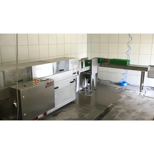 Mach-C Inline Traywasher, profesjonalna myjka do wytłaczanek przeznaczona do skutecznego mycia i utrzymania higieny opakowań transportowych na jaja