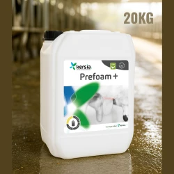 Kanister 20 kg PREFOAM + z kompleksem LSA, w naturalnym otoczeniu gospodarstwa mlecznego, stosowany do higieny i dezynfekcji przedudojowej