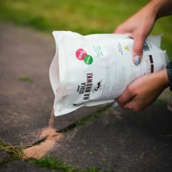 Kunagone na mrówki 2kg, naturalny granulat, wsypywany na trawnik lub ścieżkę w celu odstraszenia mrówek.
