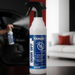 Butelka preparatu do neutralizacji zapachów TENZI ODOR OFF NANO o pojemności 600 ml stoi na w tle podwójnej ekspozycji - z lewej strony wnętrze samochodu, w którym produkt jest rozpylany, a z prawej wnętrze mieszkania, co podkreśla uniwersalne zastos