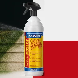 Butelka profesjonalnego preparatu do usuwania mchu i glonów TENZI TopEfekt Moss GT stoi przed elewacją, która w połowie jest czysta, a w połowie pokryta nalotem, co ilustruje skuteczność produktu w czyszczeniu budynków.